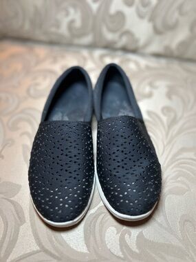 Clarks Women's 8 Black White Perforated Slip-On Sneakers Shoes Flats
